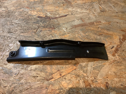 Mitsubishi Montero, Bj. 97-04 Seitliche Halterung für Stoßstangenabdeckung, R.H Original Mitsubishi NEU