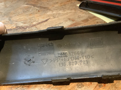 VW Golf 4 Zierleiste links hinten Original VW NEU