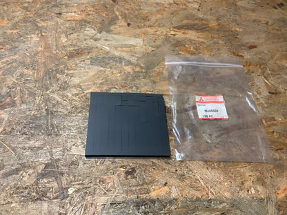 Mitsubishi Space Satz Distancestücke an Windschutzscheibe Original NEU