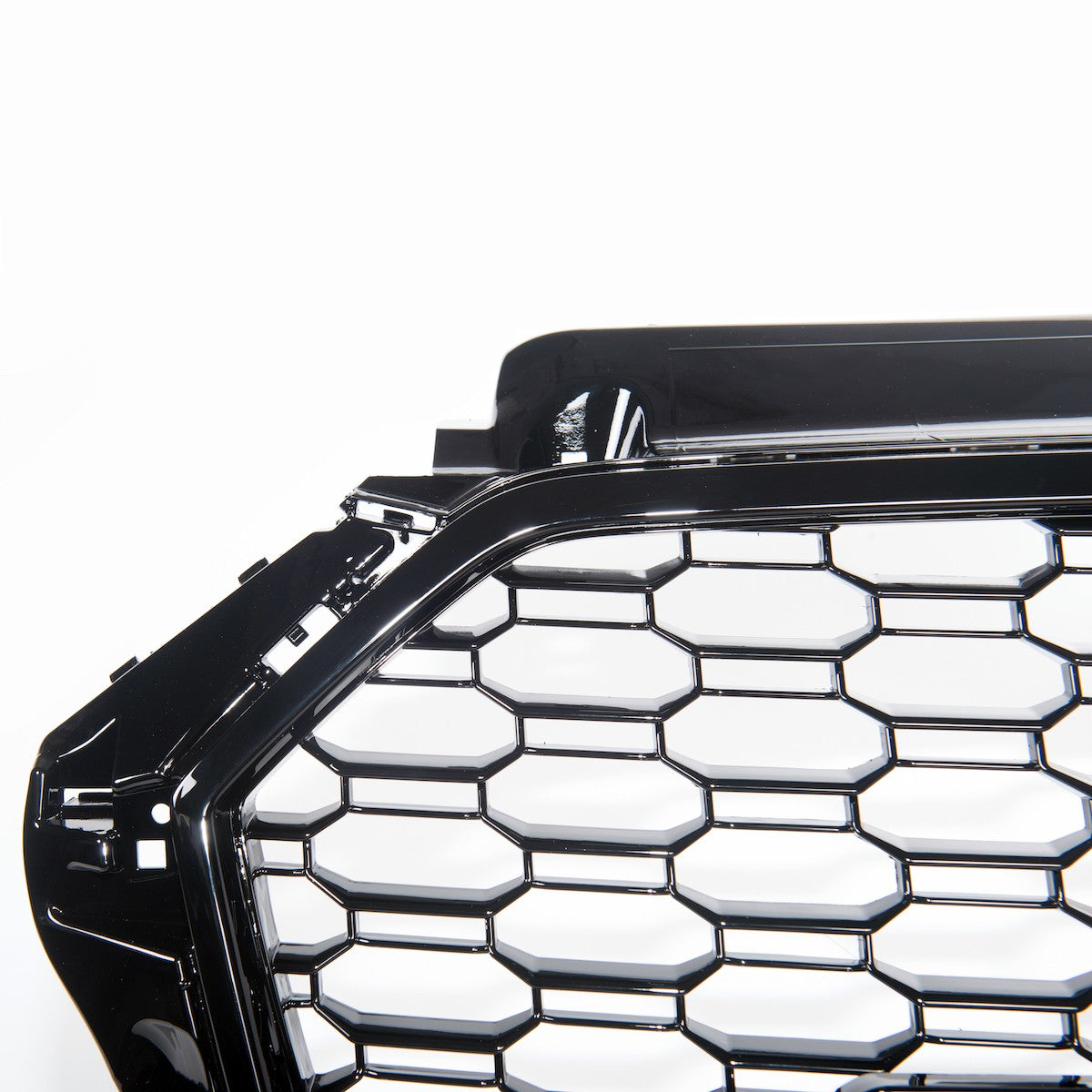 Frontstoßstange mit Grill & PDC passend für Audi A3 8V Limousine Cabrio 2016-2019