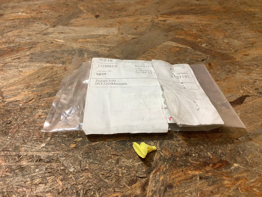 Mitsubishi Evo. 4-10 Clip, Motorhaubenverriegelungskabel Original Mitsubishi NEU