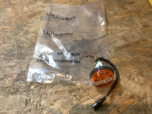 Mitsubishi Blinker an Seite, links und rechts verwendbar Original Mitsubishi NEU