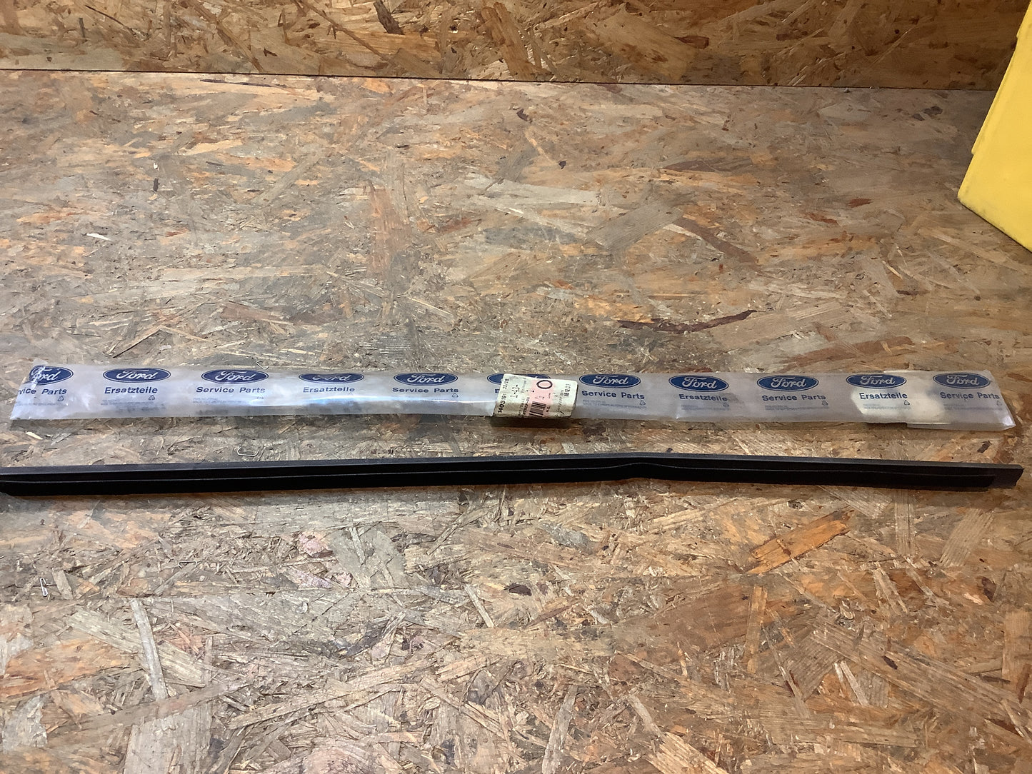 Ford Fiesta, Bj. 76-89 (AX) Abdichtung, Fensterschacht Original Ford NEU