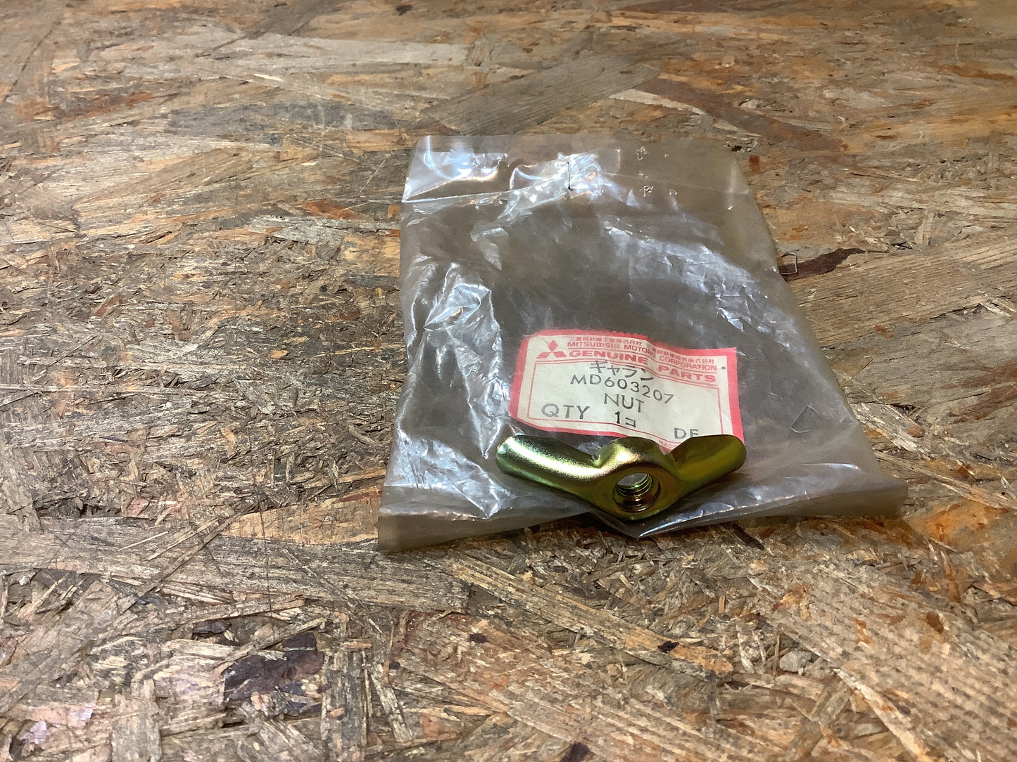 Mutter an Luftfilter Original Mitsubishi NEU