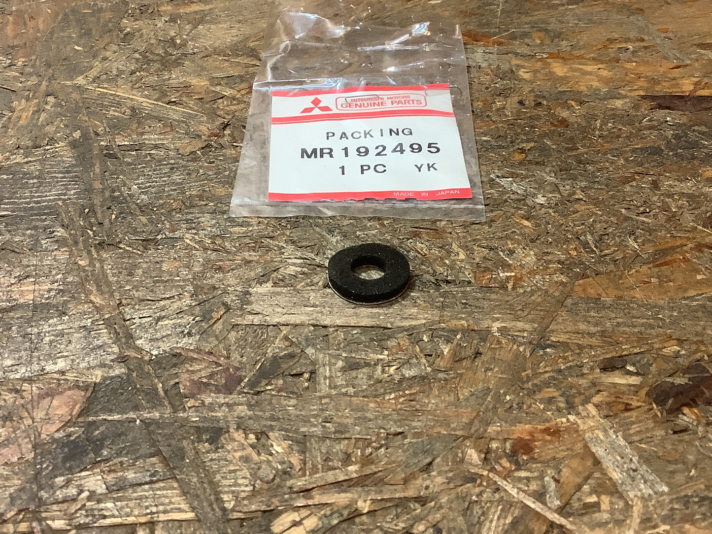 Mitsubishi L400 Van Europe, PA3W Dichtung, hinteres Seitenfenster Original Mitsubishi NEU