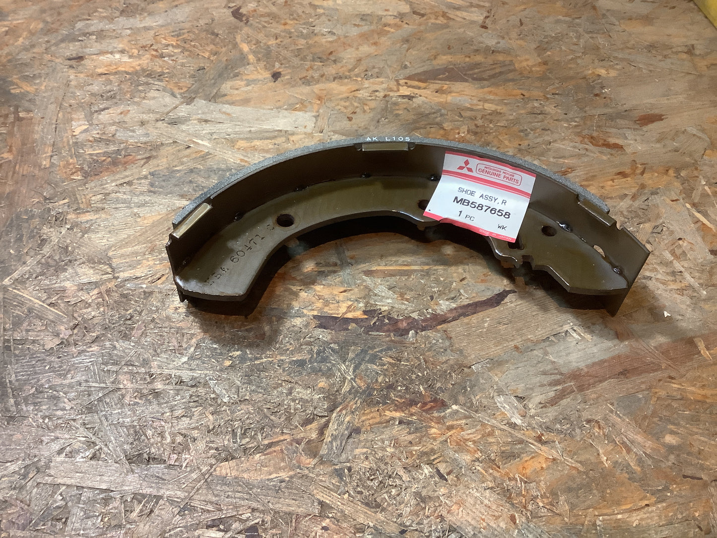 Mitsubishi L300, Delica, L400 Bremsbacke, Hinterachse Original Mitsubishi NEU