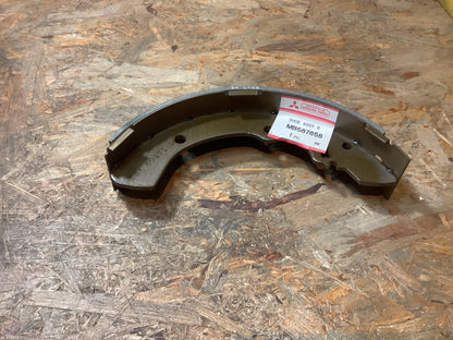 Mitsubishi L300, Delica, L400 Bremsbacke, Hinterachse Original Mitsubishi NEU