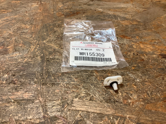 Mitsubishi Pajero Clip, Windschutzscheibenform Original Mitsubishi NEU