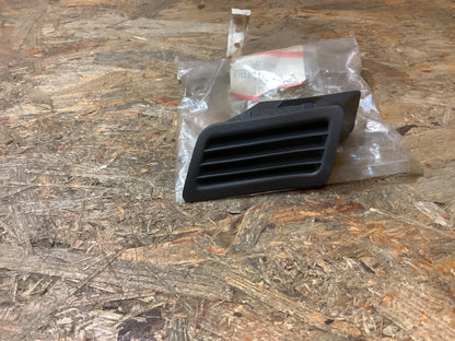 Mitsubishi Galant Hatchback E34A, Bj.88-92 Düse, Luftdüse links (Seitenentfrostung) Original Mitsubishi NEU