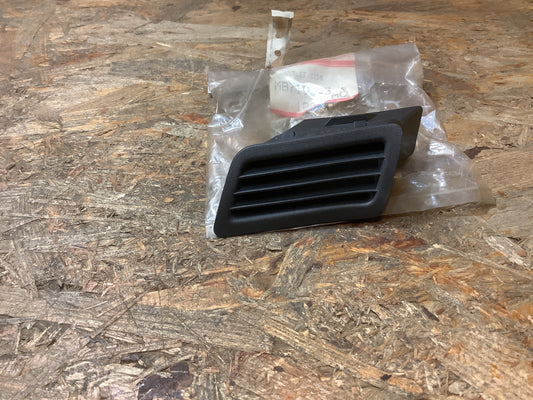 Mitsubishi Galant Hatchback E34A, Bj.88-92 Düse, Luftdüse links (Seitenentfrostung) Original Mitsubishi NEU