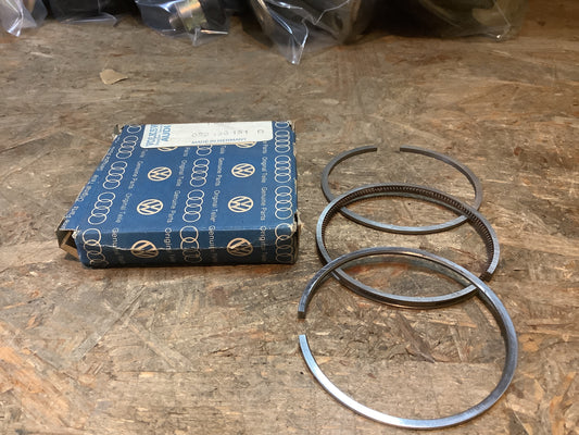 VW Polo 86C, VW Golf I Kolbenringsatz Bohrung 69,5 mm Original VW NEU