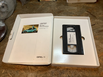 Corsa B Opel Promotion Packet mit VHS und Heft November 1995