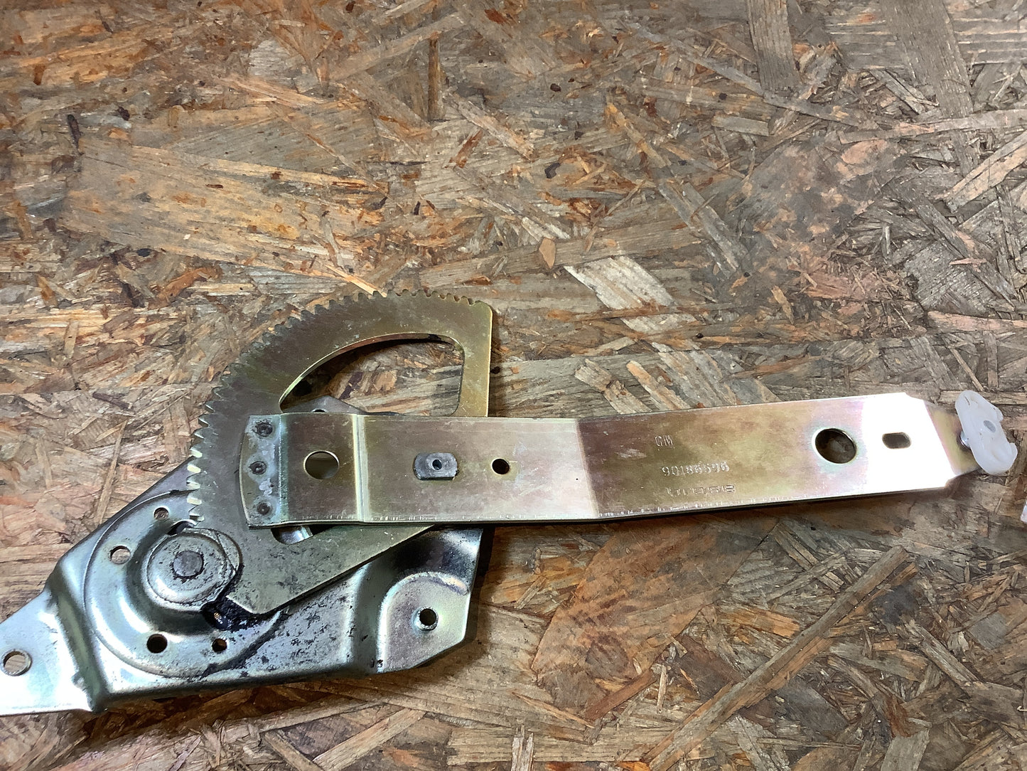 Kadett E Fensterheber hinten Rechts Manuell Original GM Neu