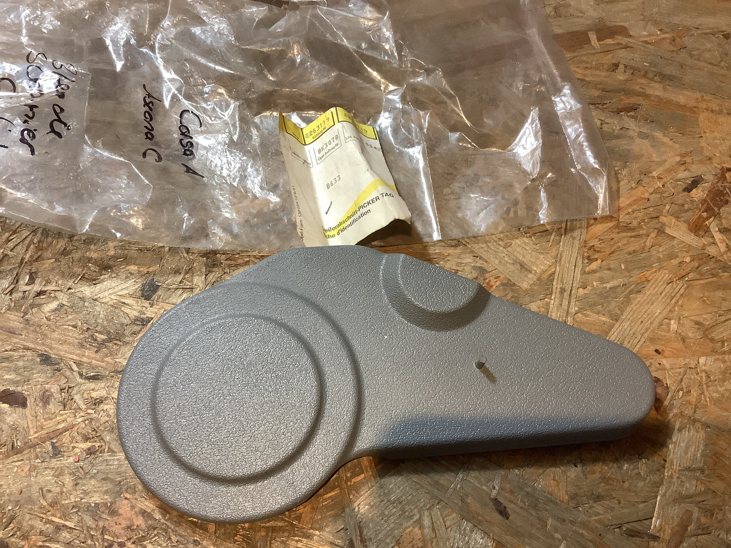 Corsa A, Ascona C Blende Scharnier Sitz links Original Opel NEU