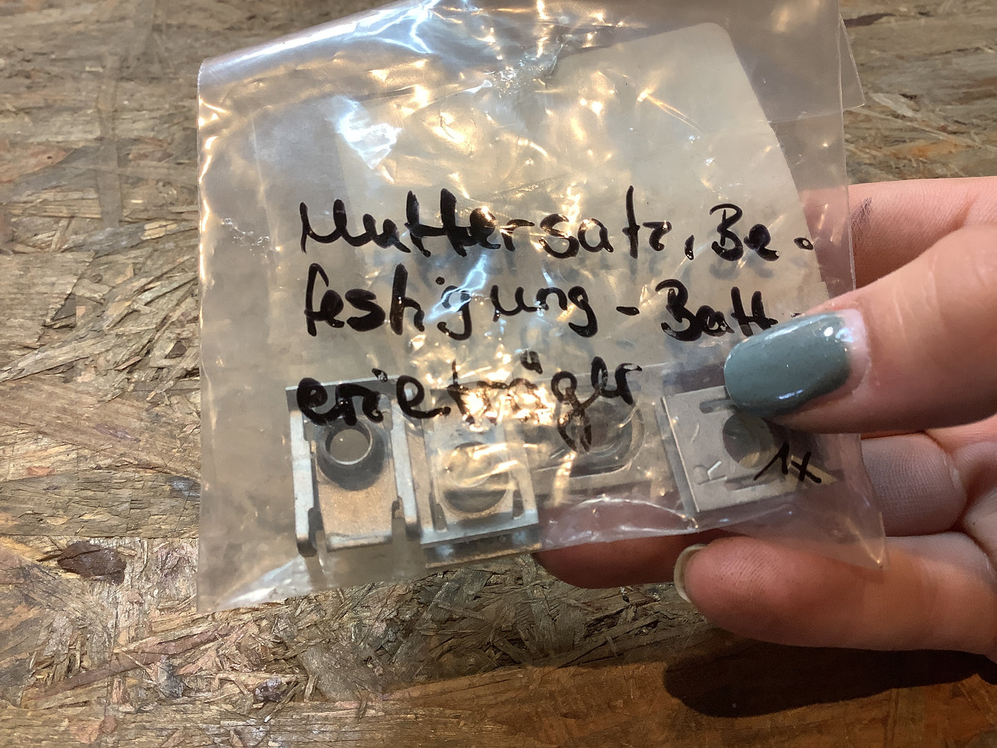 Muttersatz, Befestigung-Batterieträger Original GM NEU