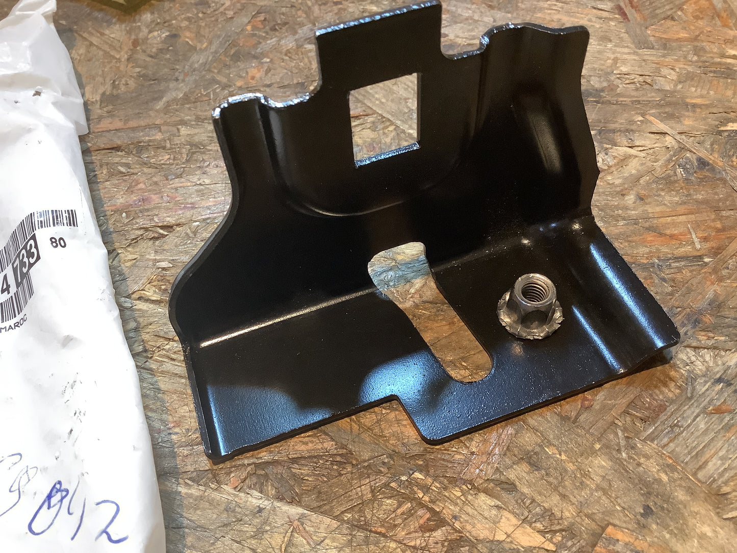 Peugeot 208 Halter Stoßstange vorn links Original PSA Groupe NEU