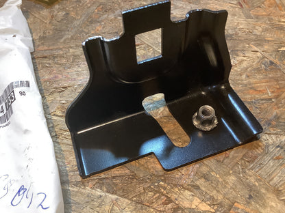 Peugeot 208 Halter Stoßstange vorn links Original PSA Groupe NEU