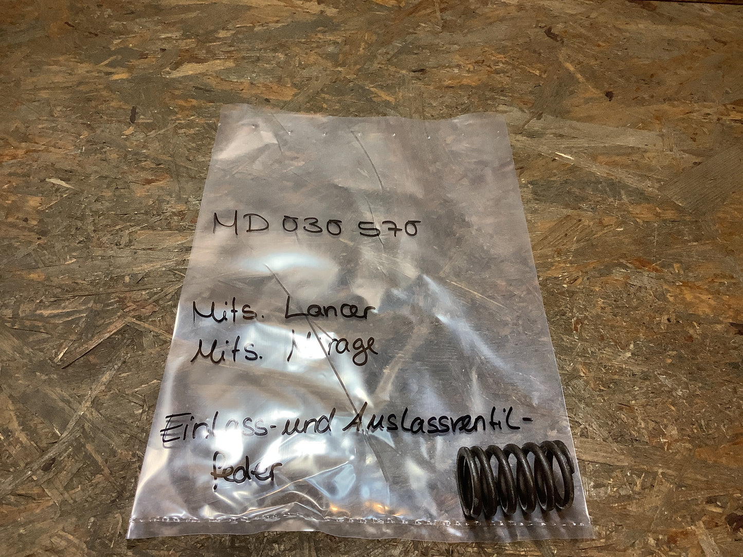 Mitsubishi Lancer; Mitsubishi Mirage Einlass- und Auslassventilfeder Original Mitsubishi NEU