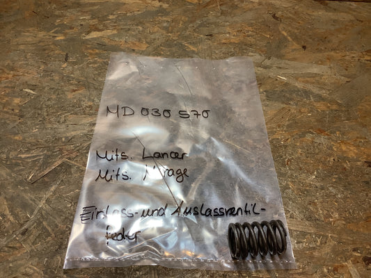 Mitsubishi Lancer; Mitsubishi Mirage Einlass- und Auslassventilfeder Original Mitsubishi NEU