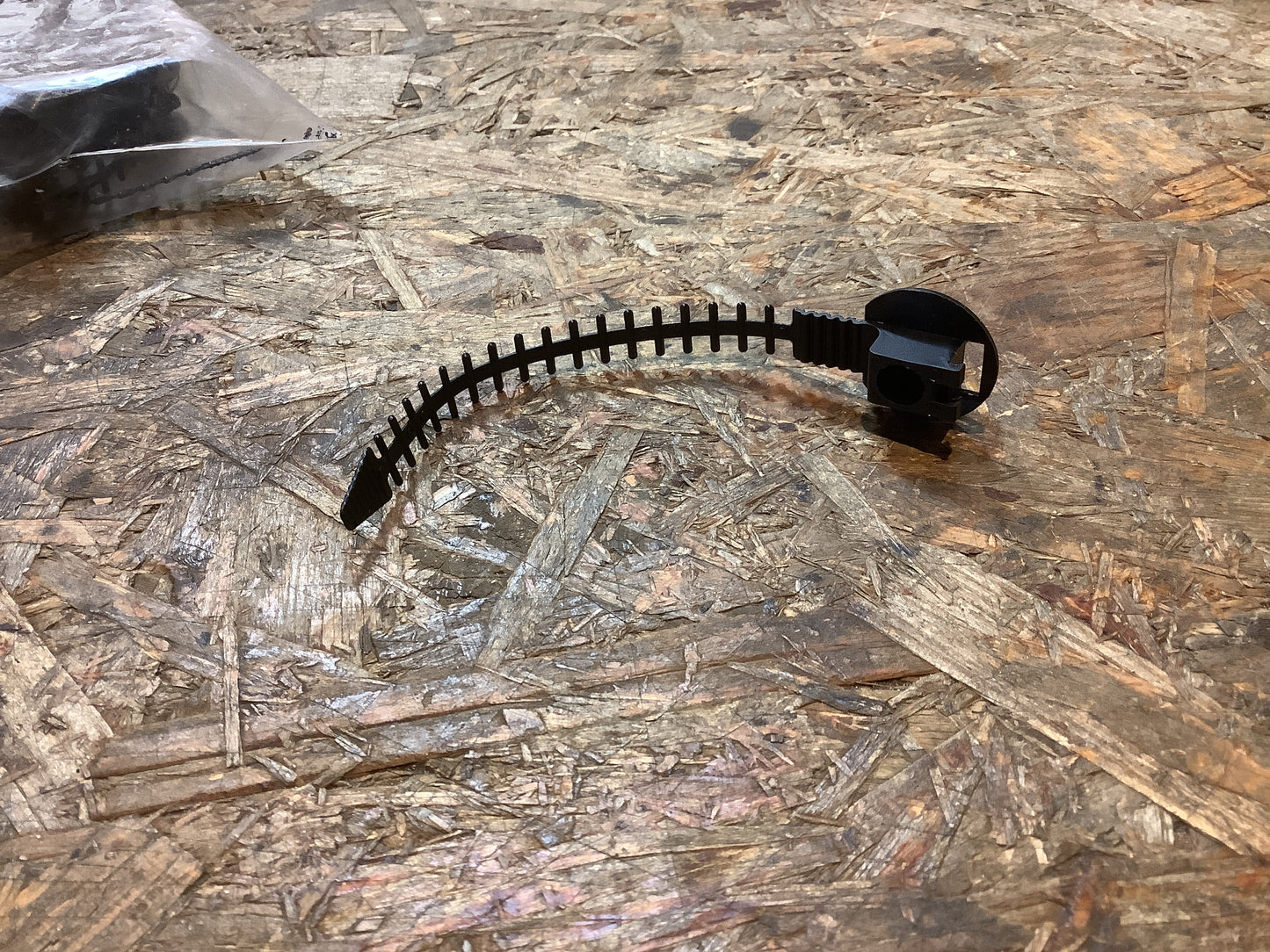 Astra F Isolierung, Stirnwand, Halteband Original GM NEU