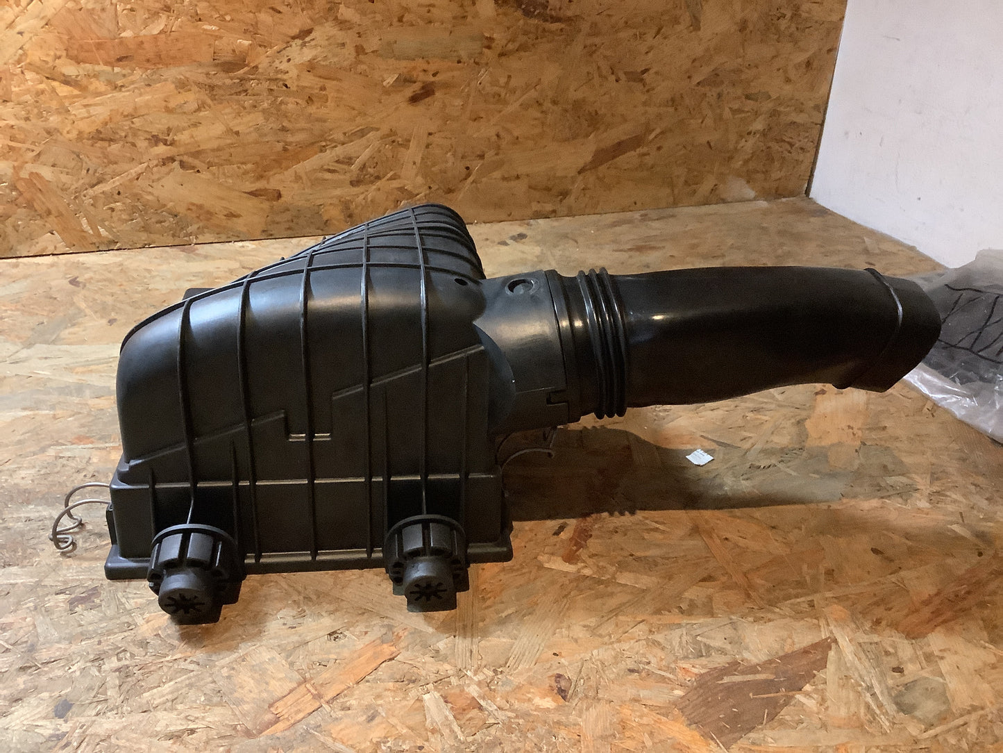 Opel Omega A, Senator B Unterteil Luftfilterkasten Original GM MEU