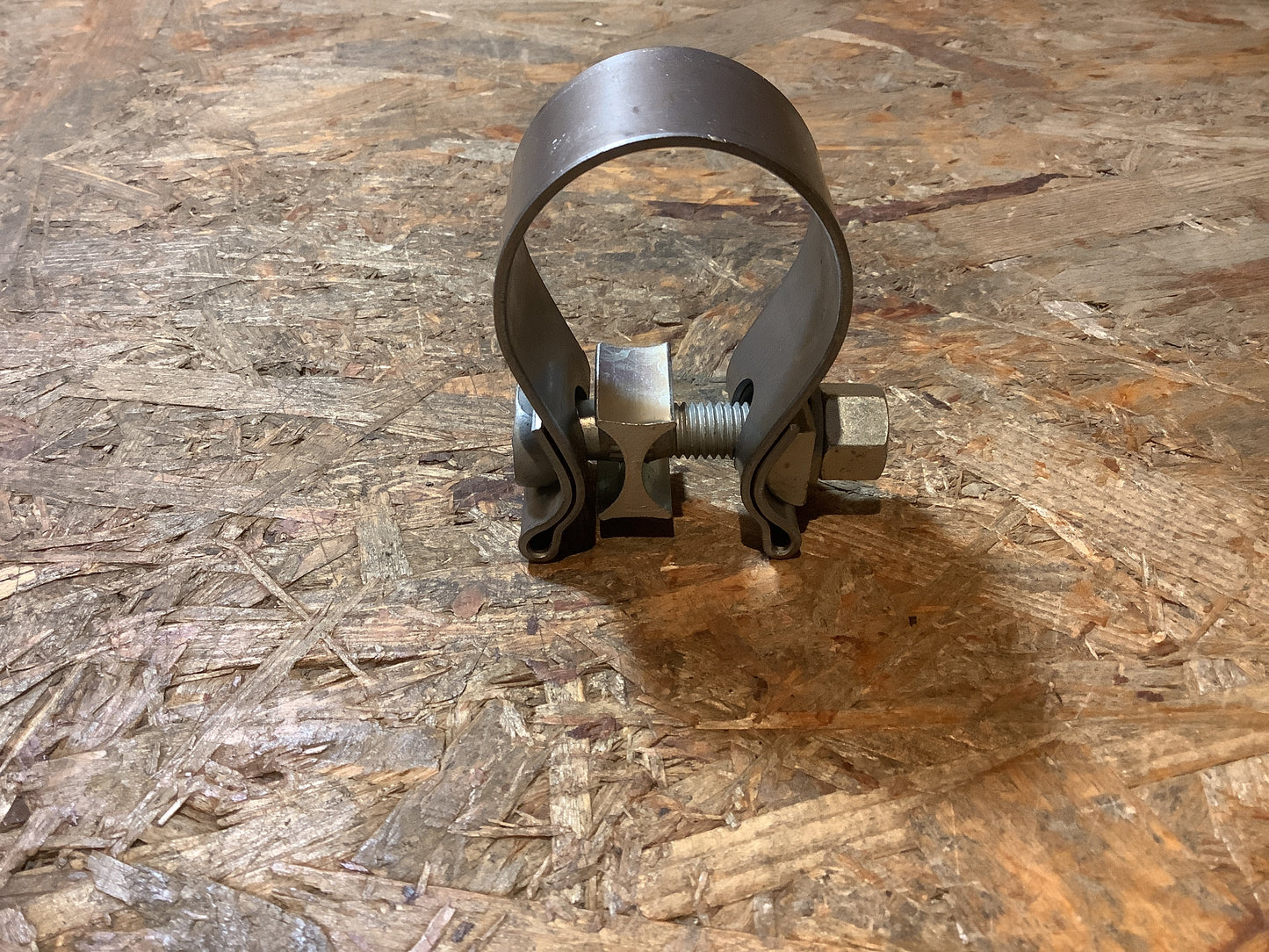 Mitsubishi Galant V Limousine (E10), Bj. 10.83-04.90 Auspuffschelle Original Mitsubishi NEU