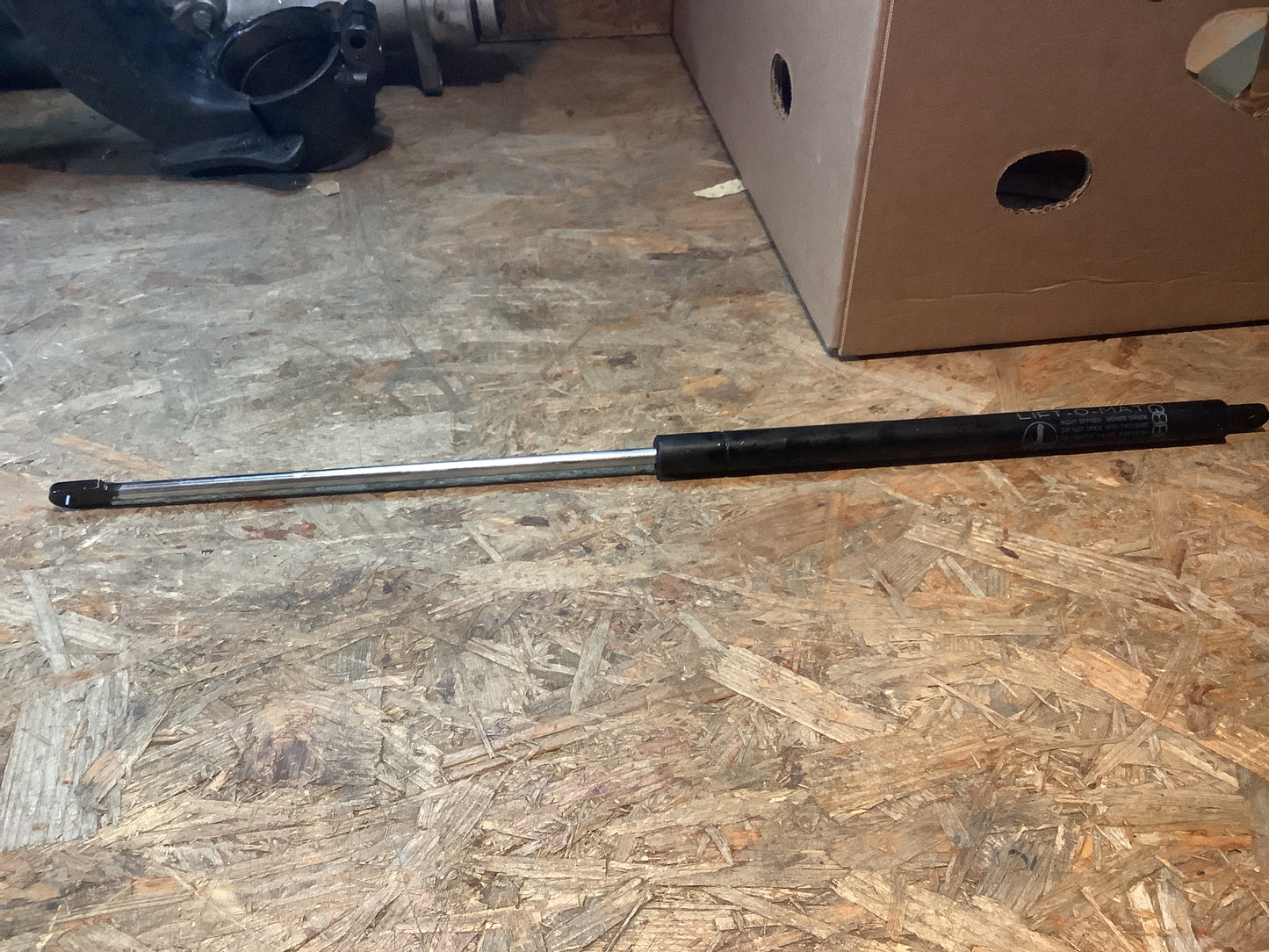 VW Passat 32b Heckklappendämpfer Original VW NEU