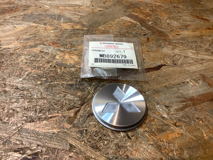 Mitsubishi Galant, Bj. 93-03 Kappe, Scheibe, Rad, Mitte Original Mitsubishi NEU