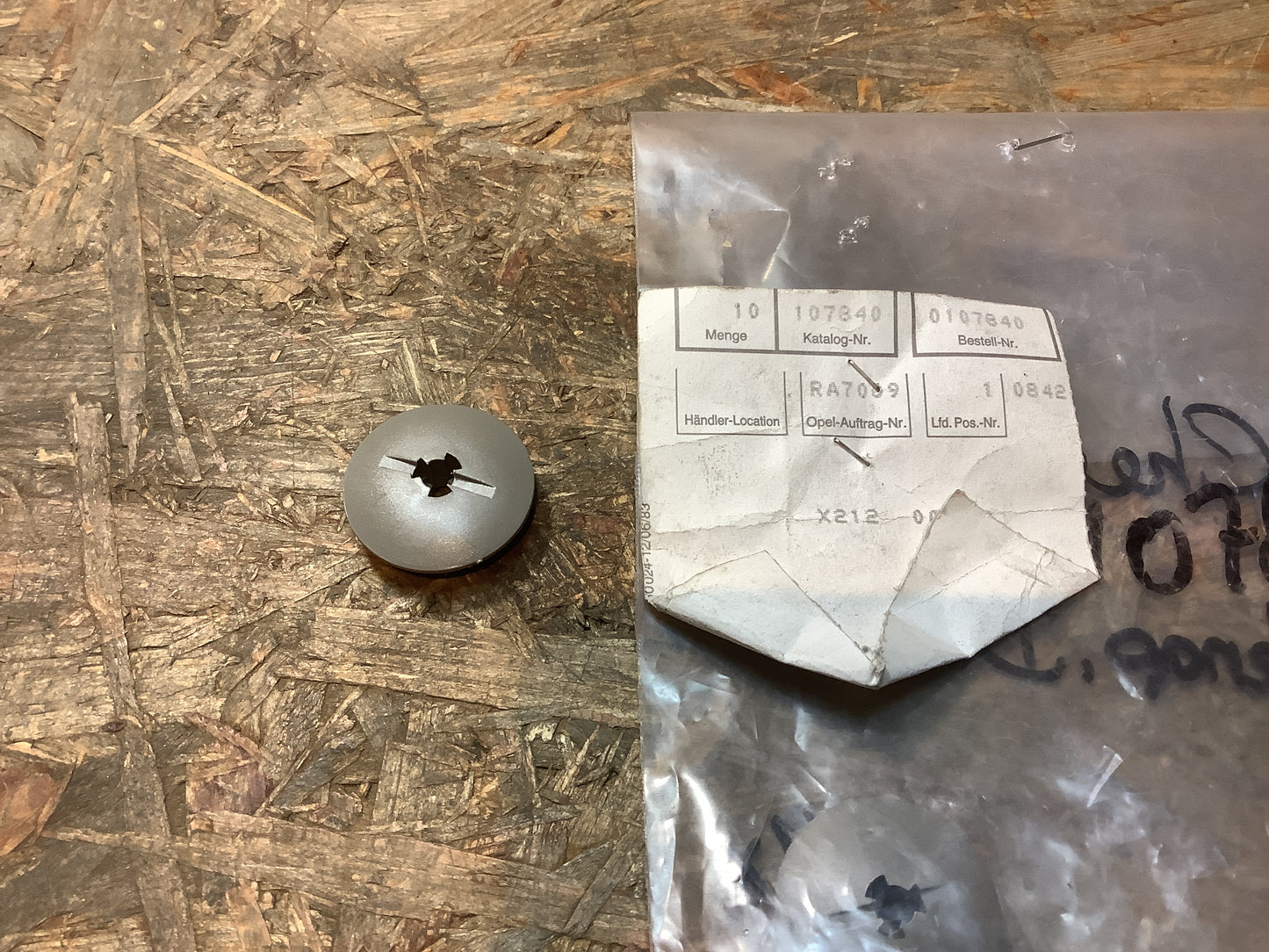 Opel, Chevrolet Druckknopf, Druckmutter Original Opel Neu