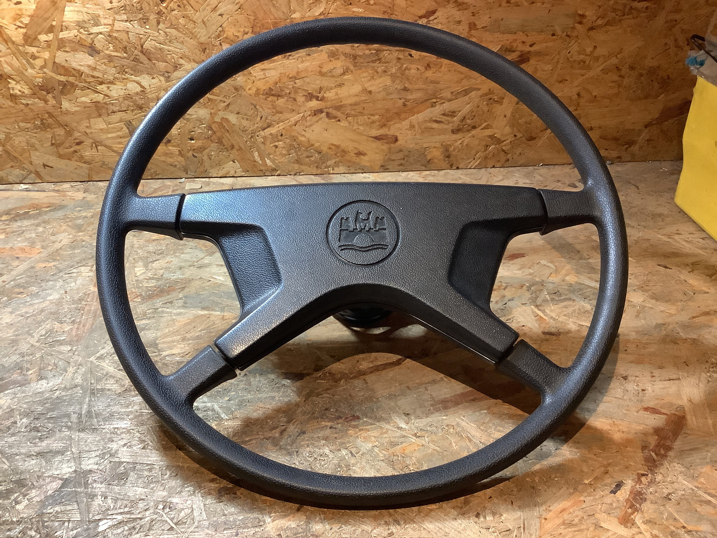 VW Käfer 71-79 Lenkrad mit Pralltopf Original VW NEU