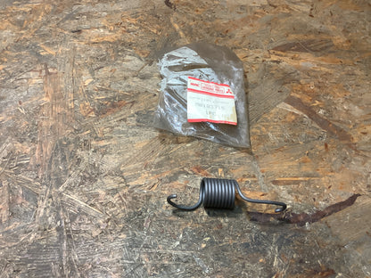 Mitsubishi Pajero Feder, rechts, Bremsbackenrücklauf, links Original NEU