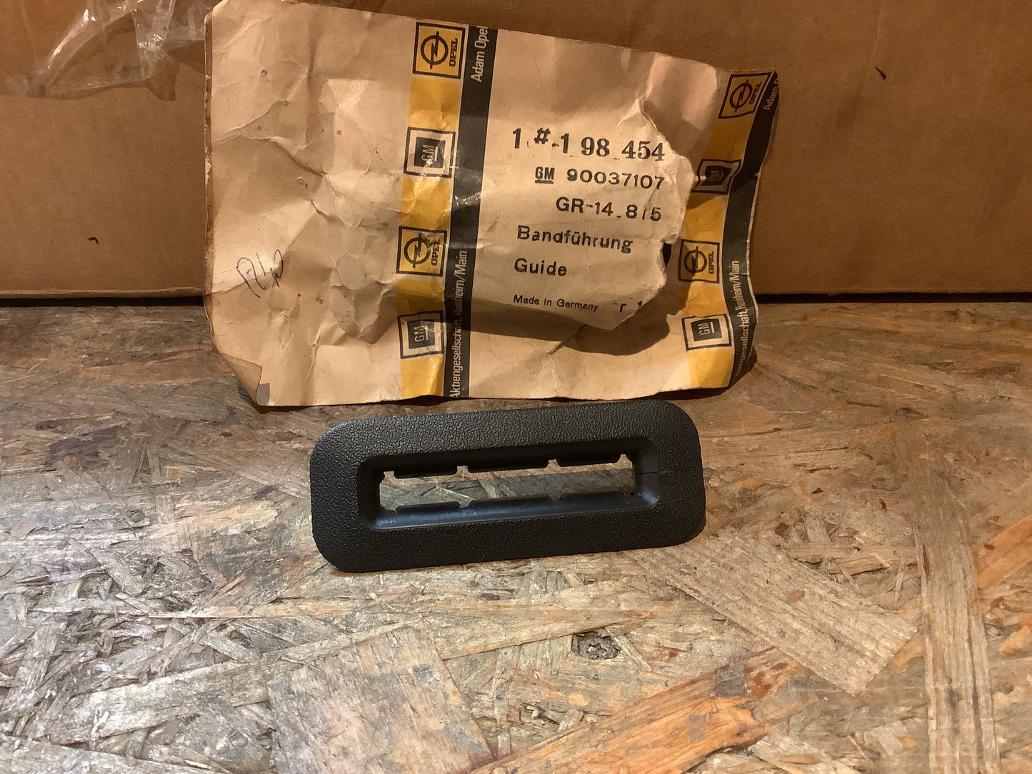 Opel Ascona H, Corsa D/E, Vectra A Entlüftungseinsatz hinten Original GM NEU