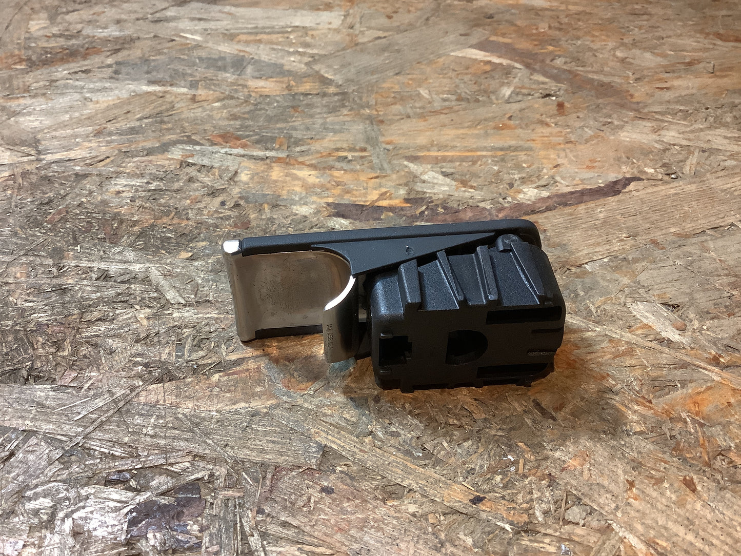 Audi A4 B6/B7 Öffner Handschuhfach Original VW NEU