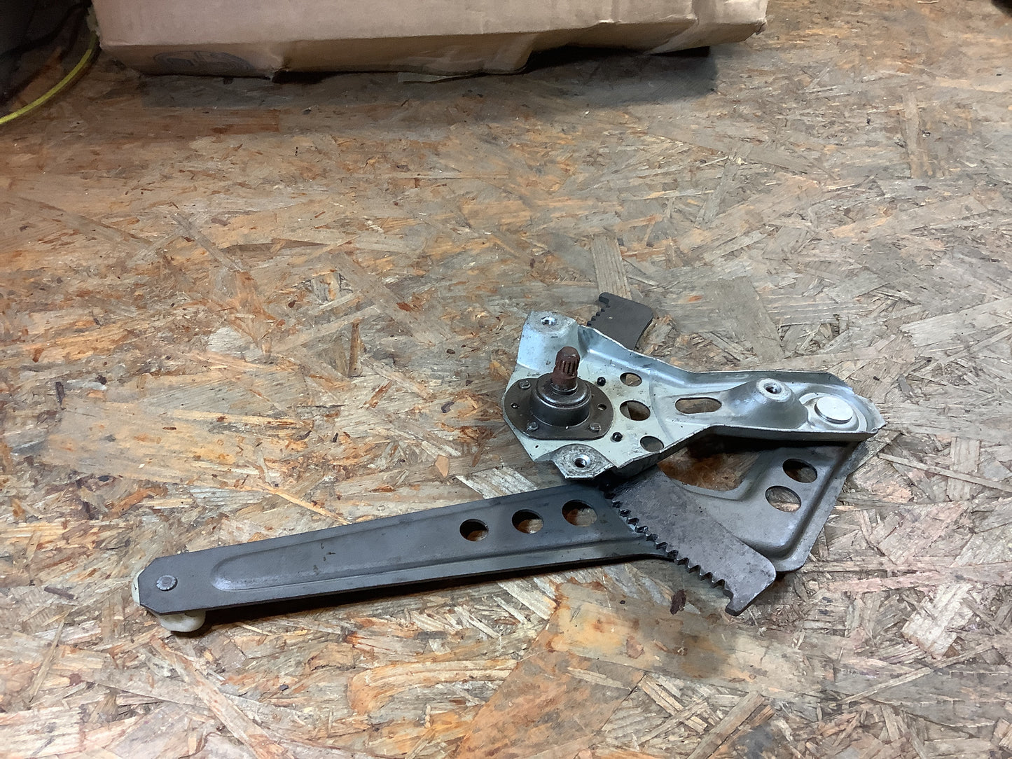 Ascona C Fensterheber hinten links Original GM NEU