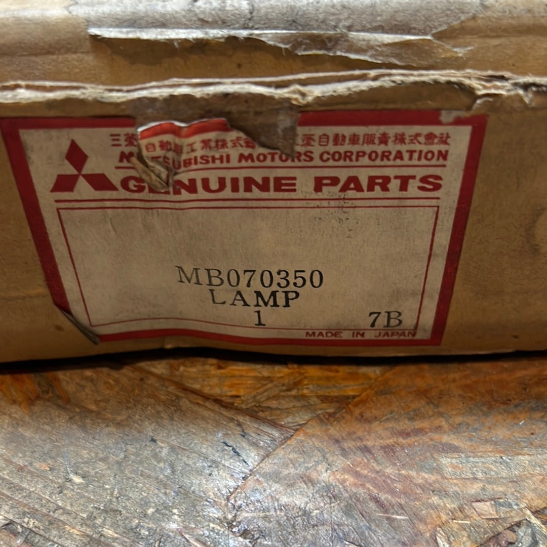 Original Mitsubishi Kennzeichen leuchte Oldtimer NEU MB070350
