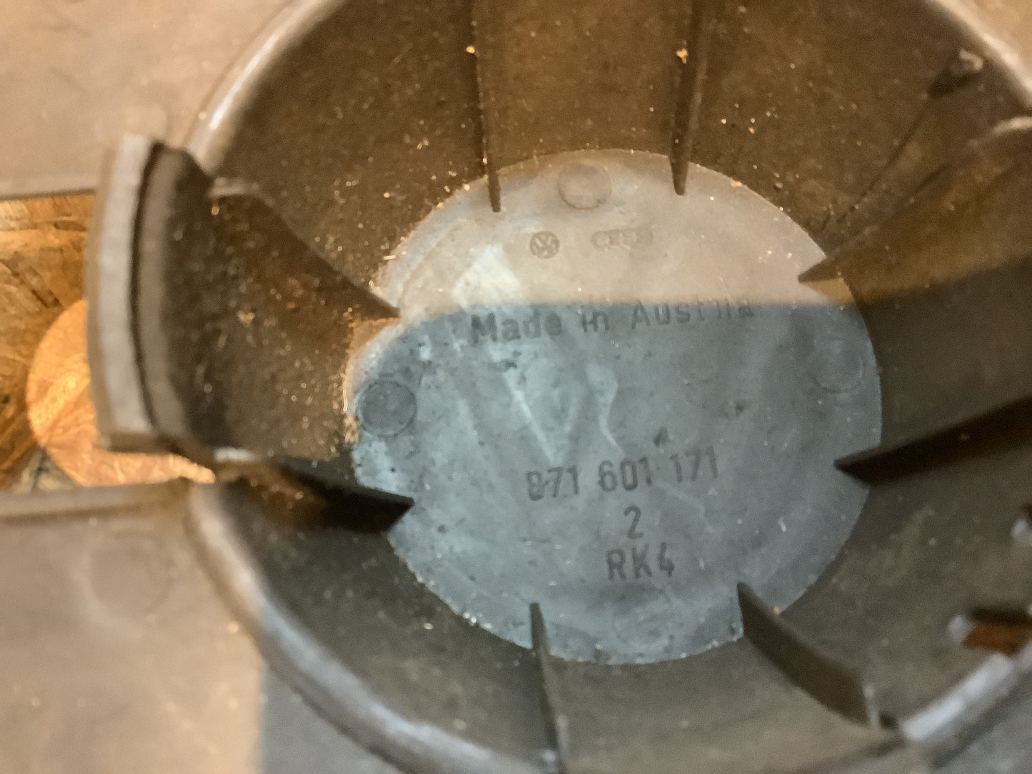 VW Passat 1/32b, VW Golf I/II Radkappe Original VW NEU