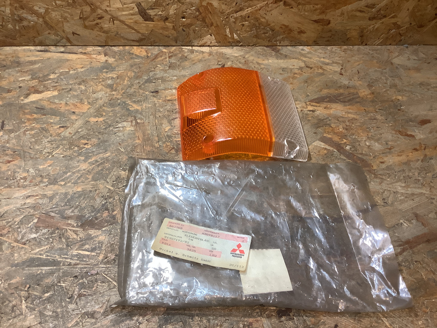 Mitsubishi P100 Blinkerglas Original NEU