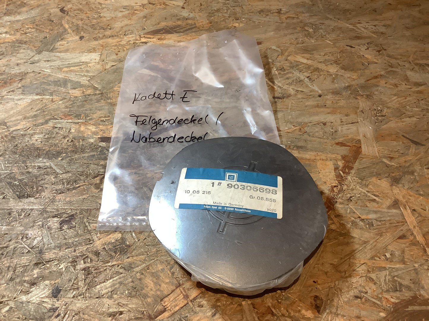 Kadett E Felgendeckel / Nabendeckel Original GM NEU