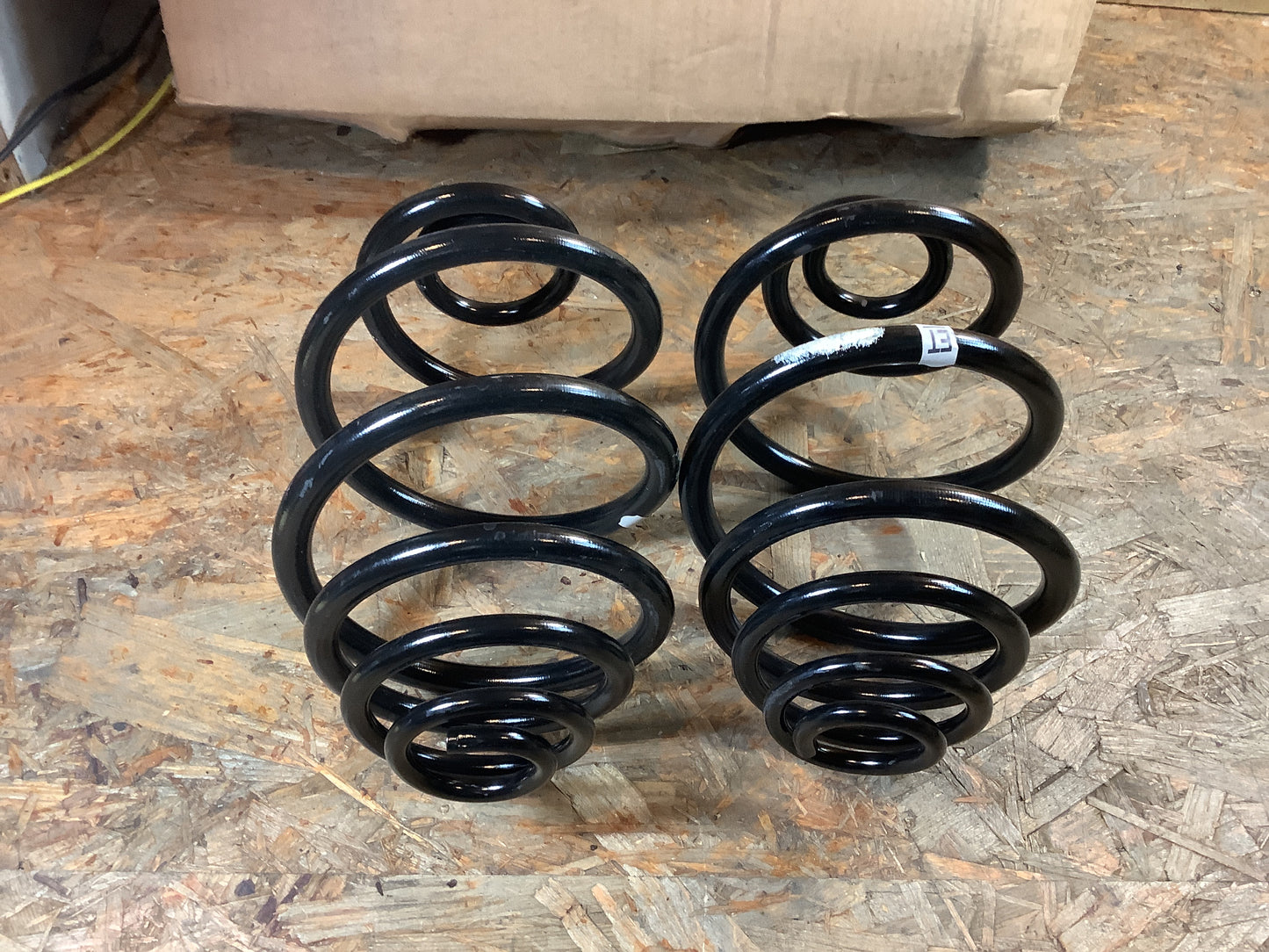 Opel Corsa B Federsatz hinten 5-Türer Schrägheck Original GM NEU