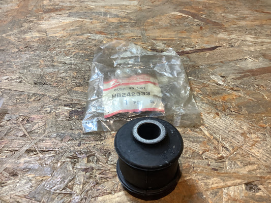 Mitsubishi Halter, Stabilisator-Buchse Original Mitsubishi NEU