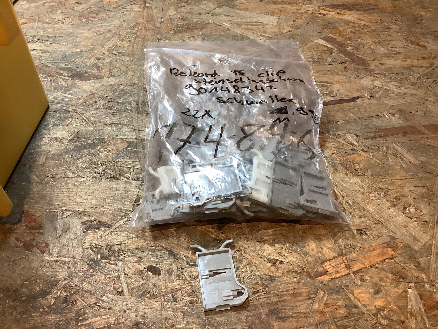 Rekord Steinschlagschutz Clip Schweller Original GM NEU