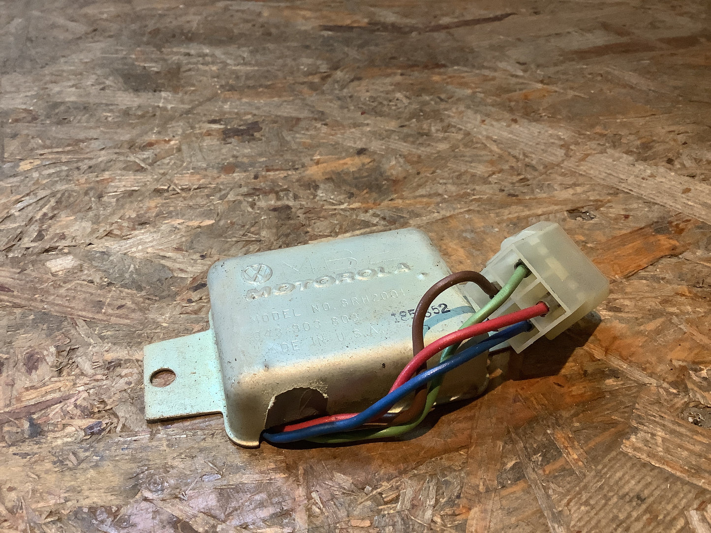 Audi 100 C2/C1, Audi 80 B1/B2 Lichtmaschienenregler Original VW NEU