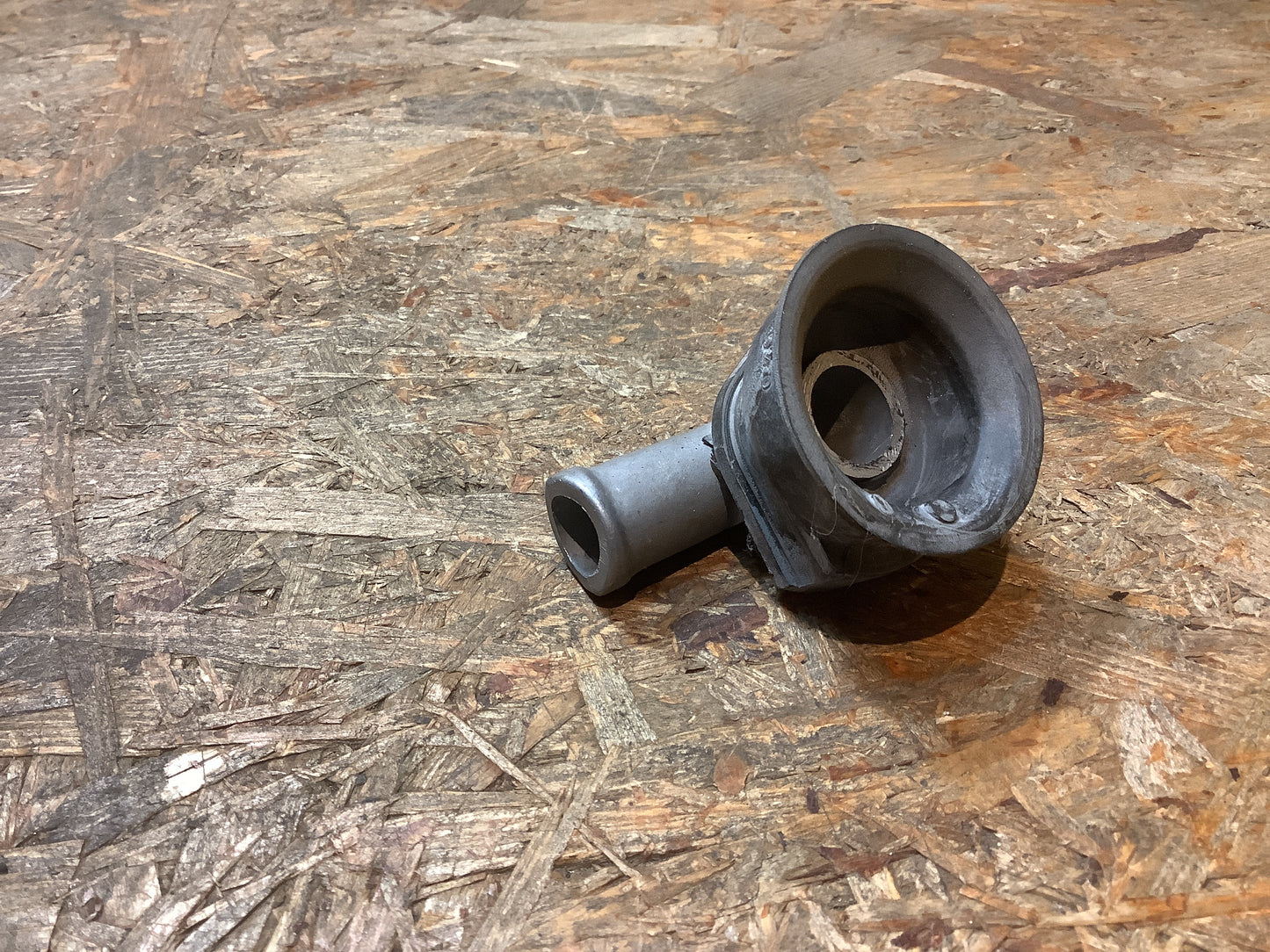 Mitsubishi Galant, Serie A5 Ventildeckelentlüftung Original Mitsubishi NEU