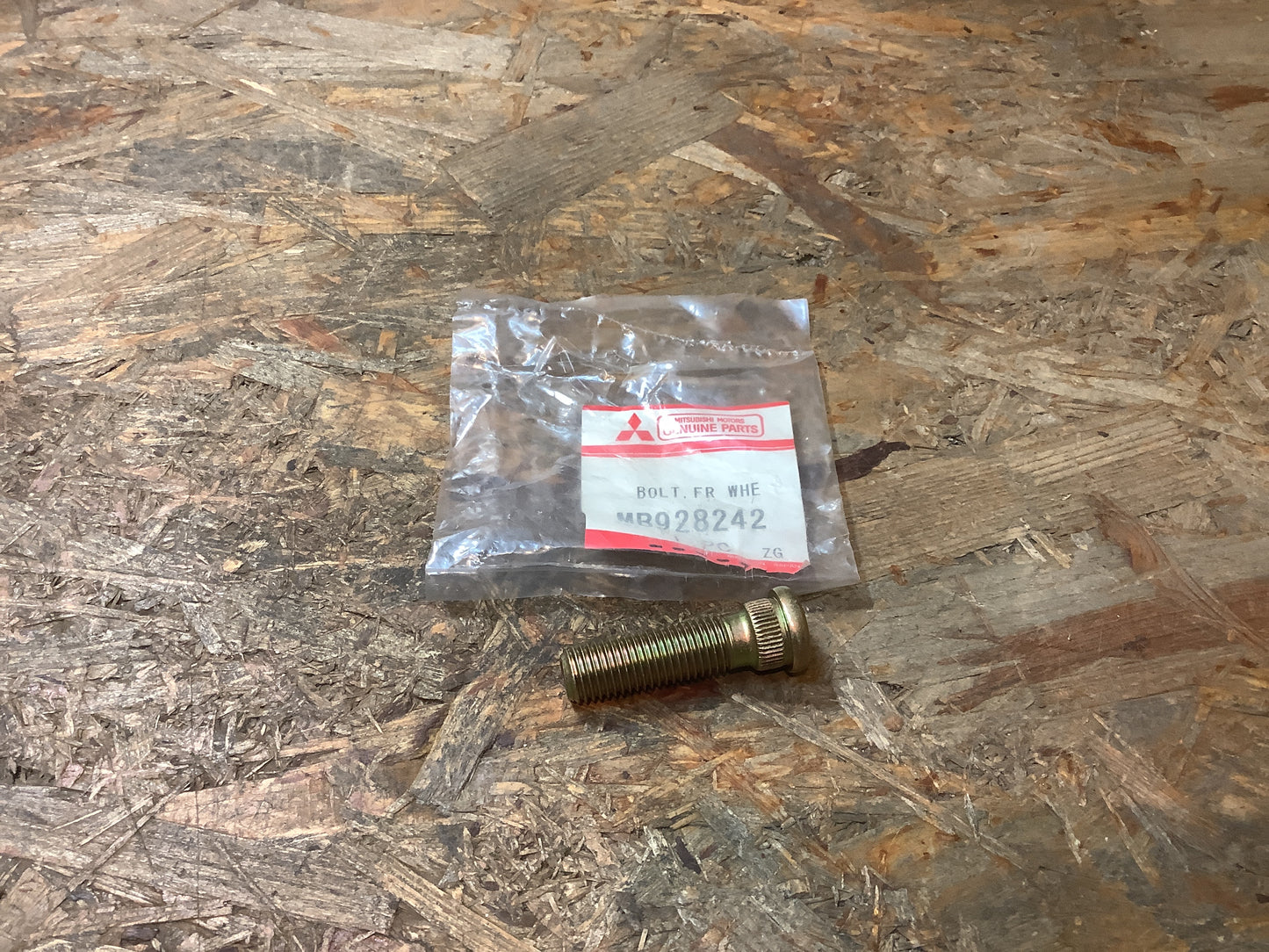 Mitsubishi Sigma Europe, F16A Radbolzen Original Mitsubishi NEU