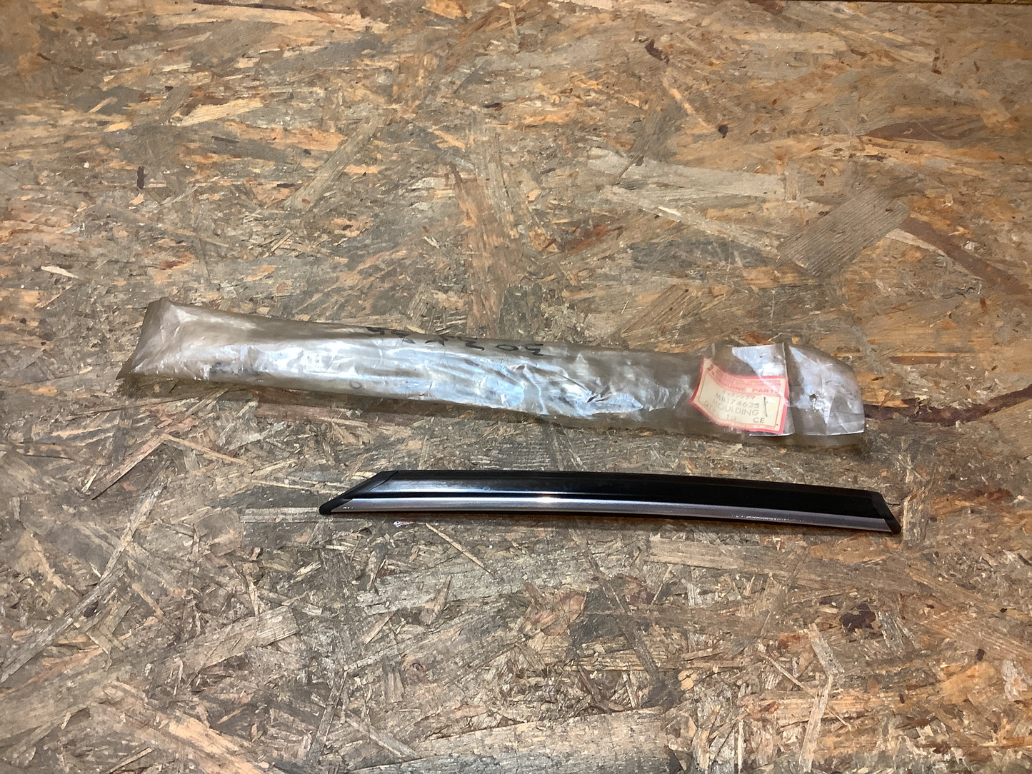 Mitsubishi Zierleiste Kotflügel Original Mitsubishi NEU