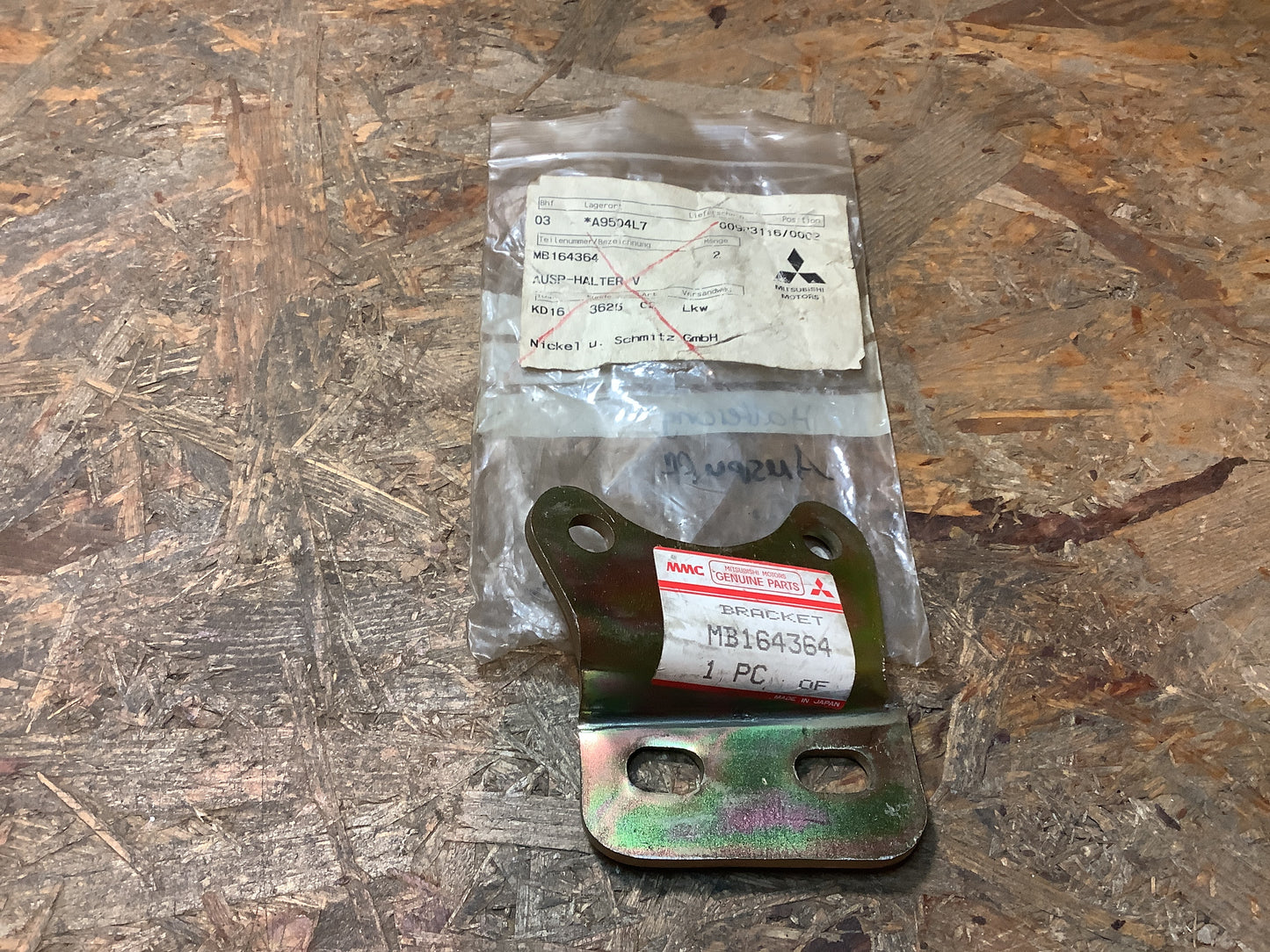 Mitsubishi Halterung, Auspuff Original Mitsubishi NEU