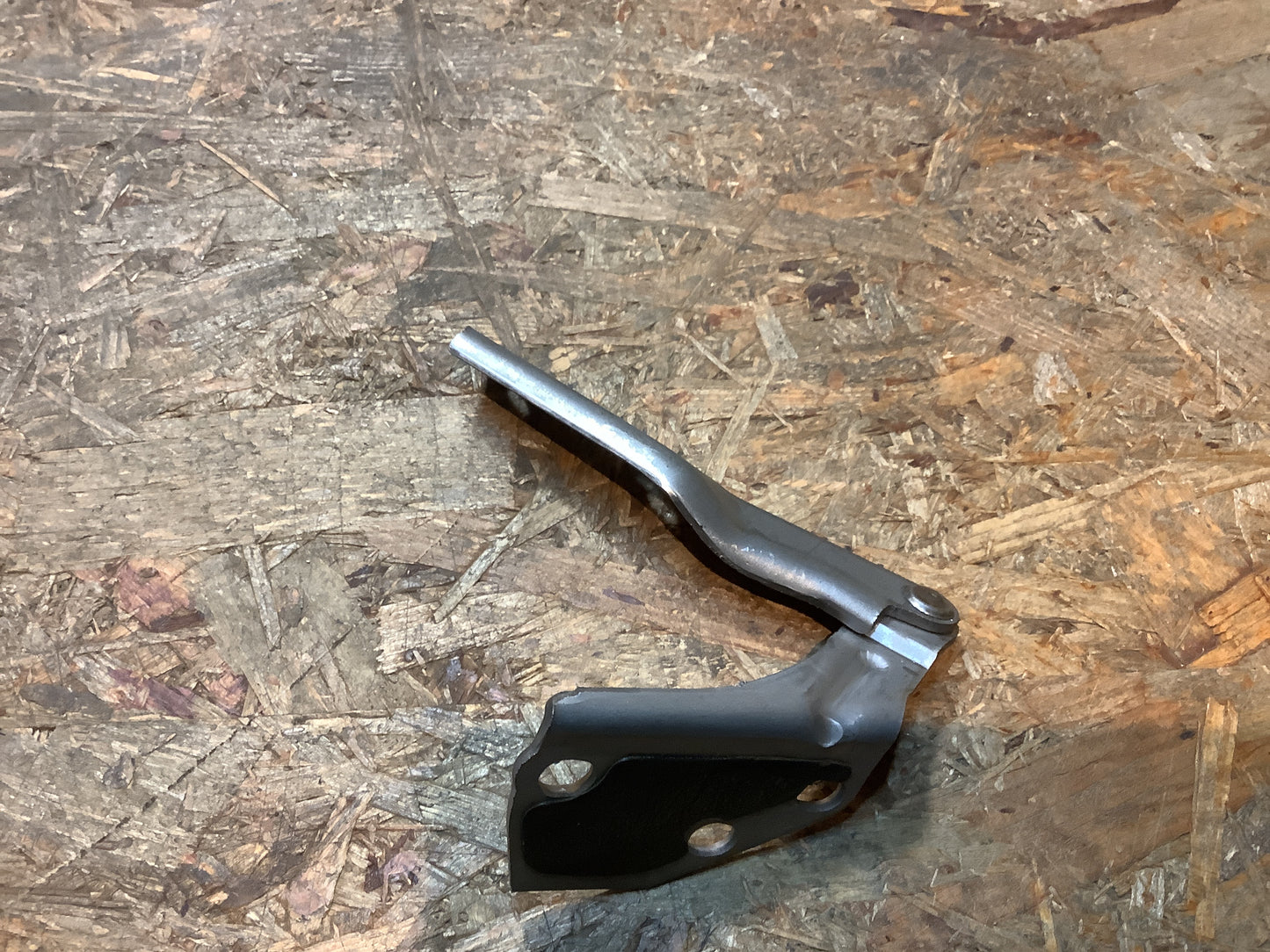 MitsubishiColt Lancer  Motorhaubenscharnier links Original NEU