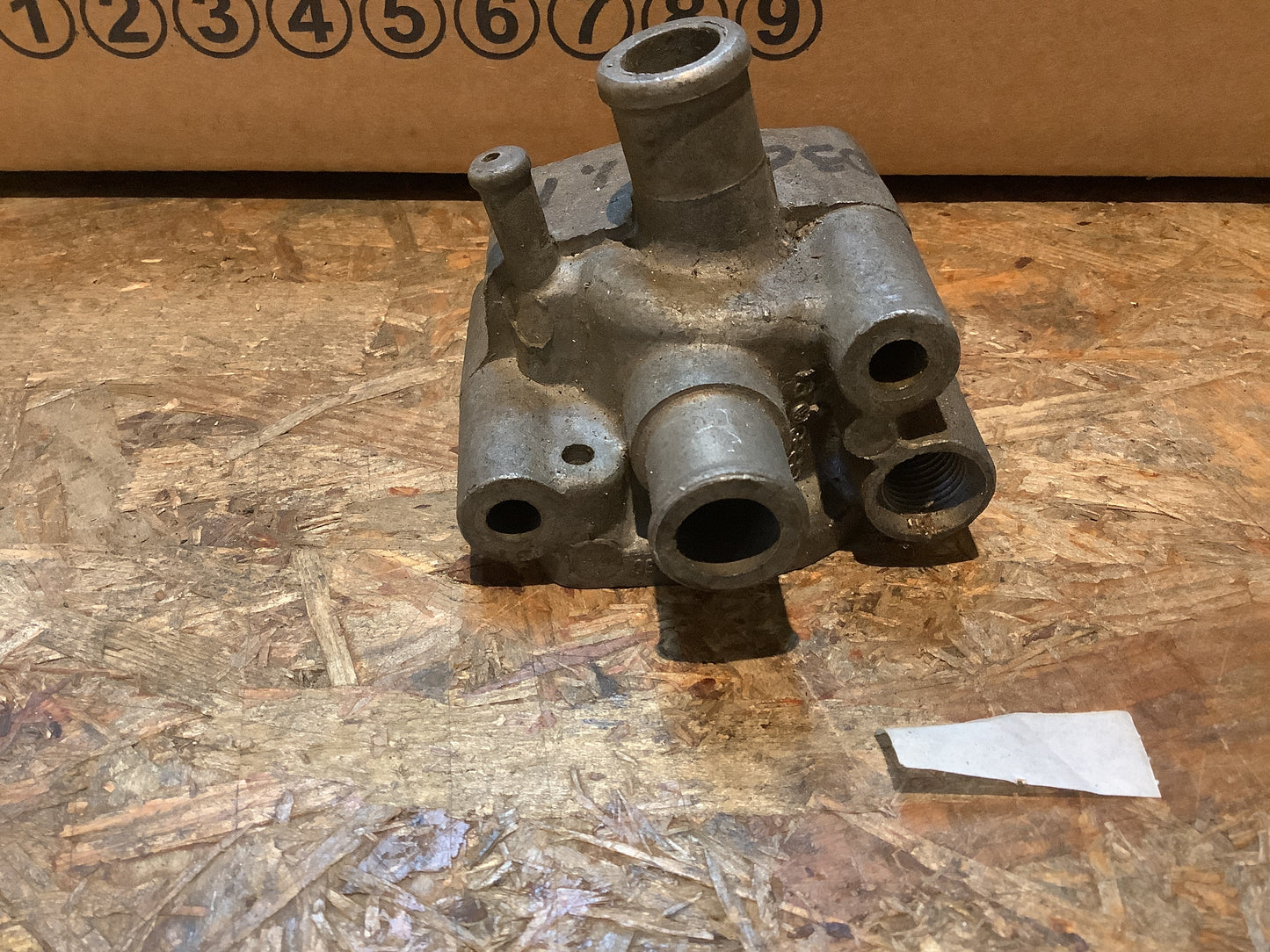 VW Polo II Thermostatgehäuse Original VW NEU