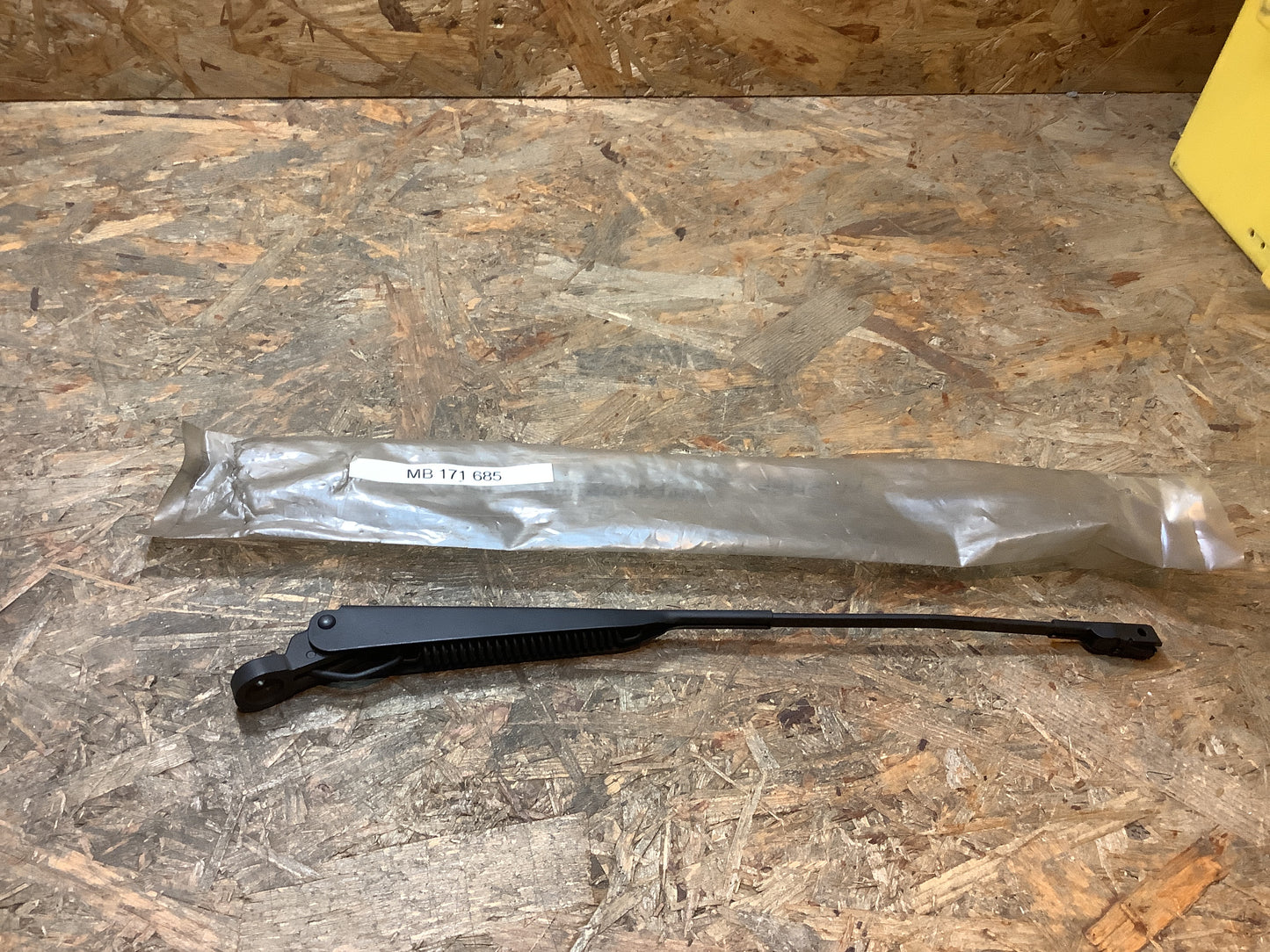 Mitsubishi Scheibenwischerarm, Heckscheibe Original NEU