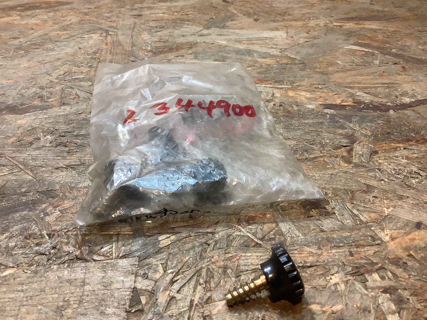 Kadett/Kadett B Befestigungsschraube der Reserveradabdeckung NEU